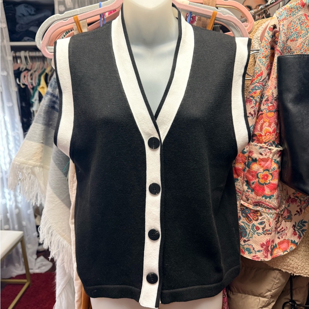 Commense Black and White Button-Up Vest